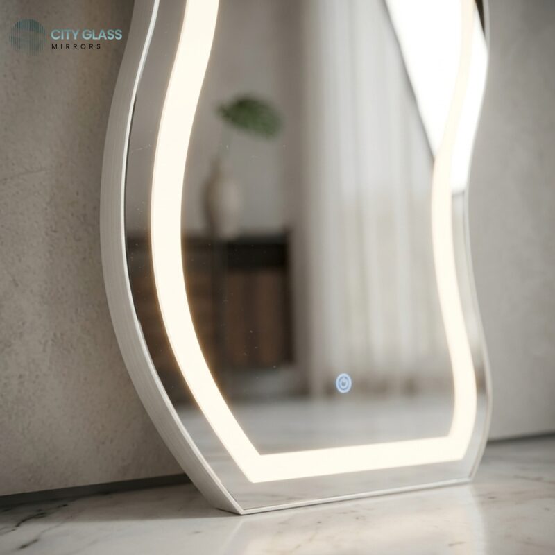 مراية LED تاتش مودرن بتصميم متعرج (Wavy) - زجاج فرنسي 70×80 سم